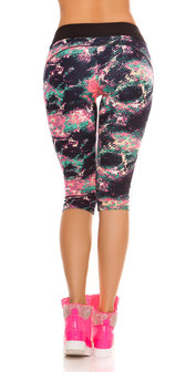 Trendy Workout Capri Leggings in Fuschia