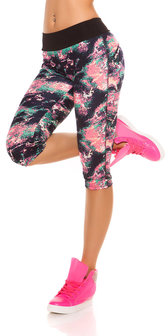 Trendy Workout Capri Leggings in Fuschia