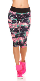 Trendy Workout Capri Leggings in Fuschia