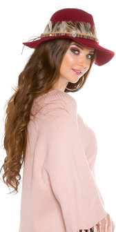 Trendy Fedora Hoed met Deco Feathers &amp; Elements in Bordeaux