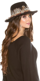 Trendy Fedora Hoed met Deco Feathers &amp; Elements in Zwart