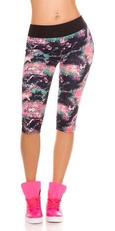 Trendy Workout Capri Leggings in Fuschia