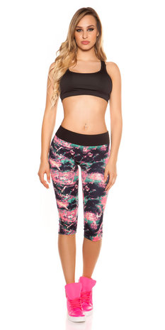 Trendy Workout Capri Leggings in Fuschia