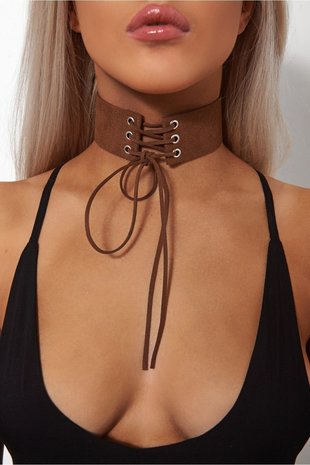 Celeb Choker met Veters in Bruin