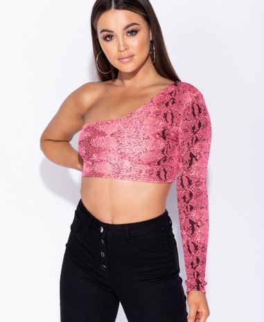 Snake Print One Shoulder Crop Top in Roze