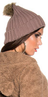 Trendy Knitted Muts met Fake Fur Pom Pom in Cappuccino